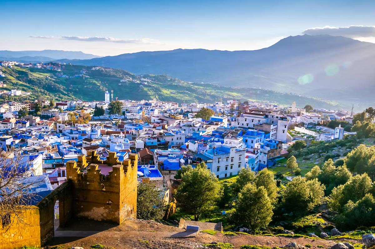 Vista panorámica de Chefchaouen durante un itinerario de 16 días por Marruecos